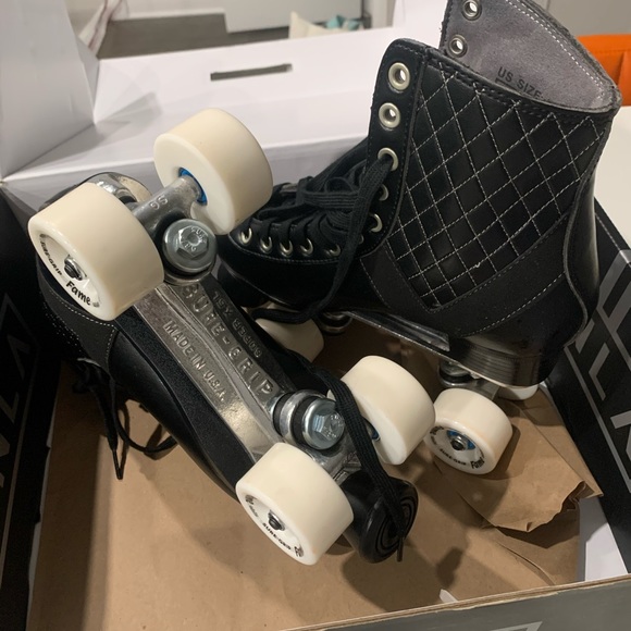 VNLA skates fame wheels. Worn once at indoor rink - Picture 6 of 6